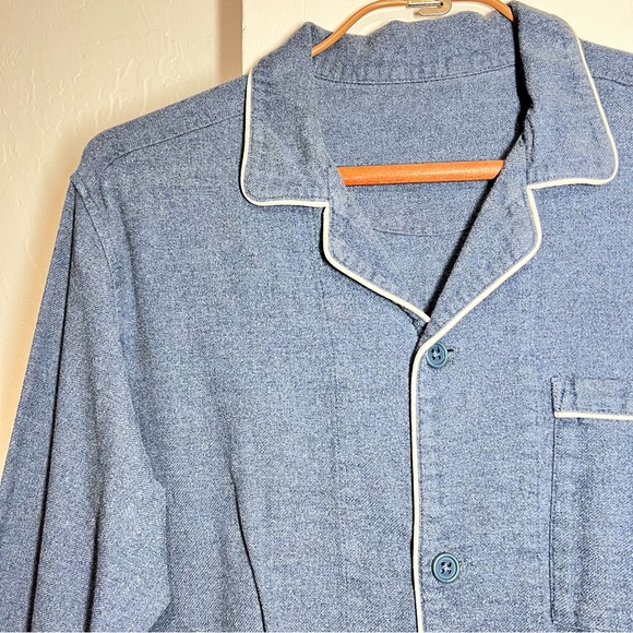 Button down shirt : Box 006: - Picture 3 of 7